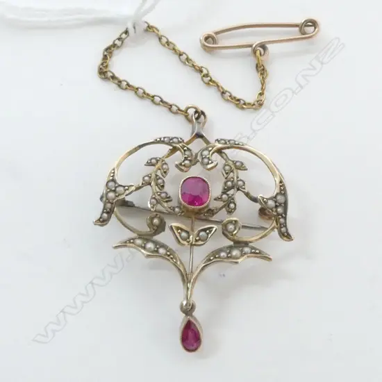 EDWARDIAN 9ct GOLD SEED PEARL AND RED STONE PENDANT / BROOCH 3.88gms