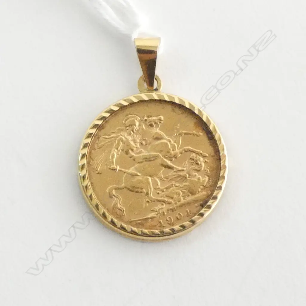 1901 GOLD FULL SOVEREIGN Melbourne mint in 9ct gold mount 9gms total Image 1++