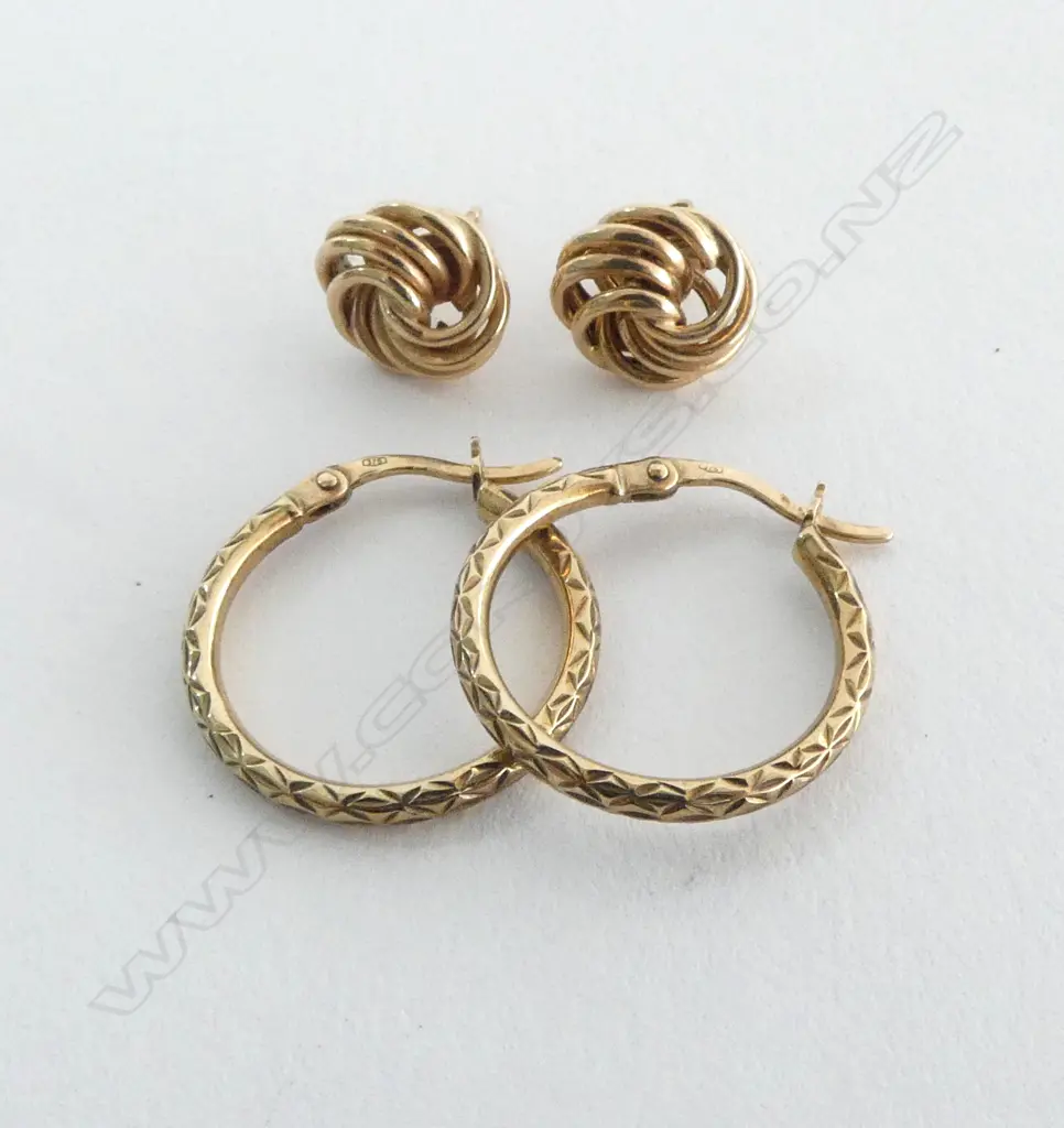 2 PRS 9ct EARRINGS, HOOPS & KNOT STUDS, 2gm Image 1++