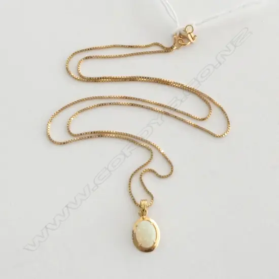 18ct YELLOW GOLD & OPAL PENDANT NECKLACE 2.7gms 44cm long
