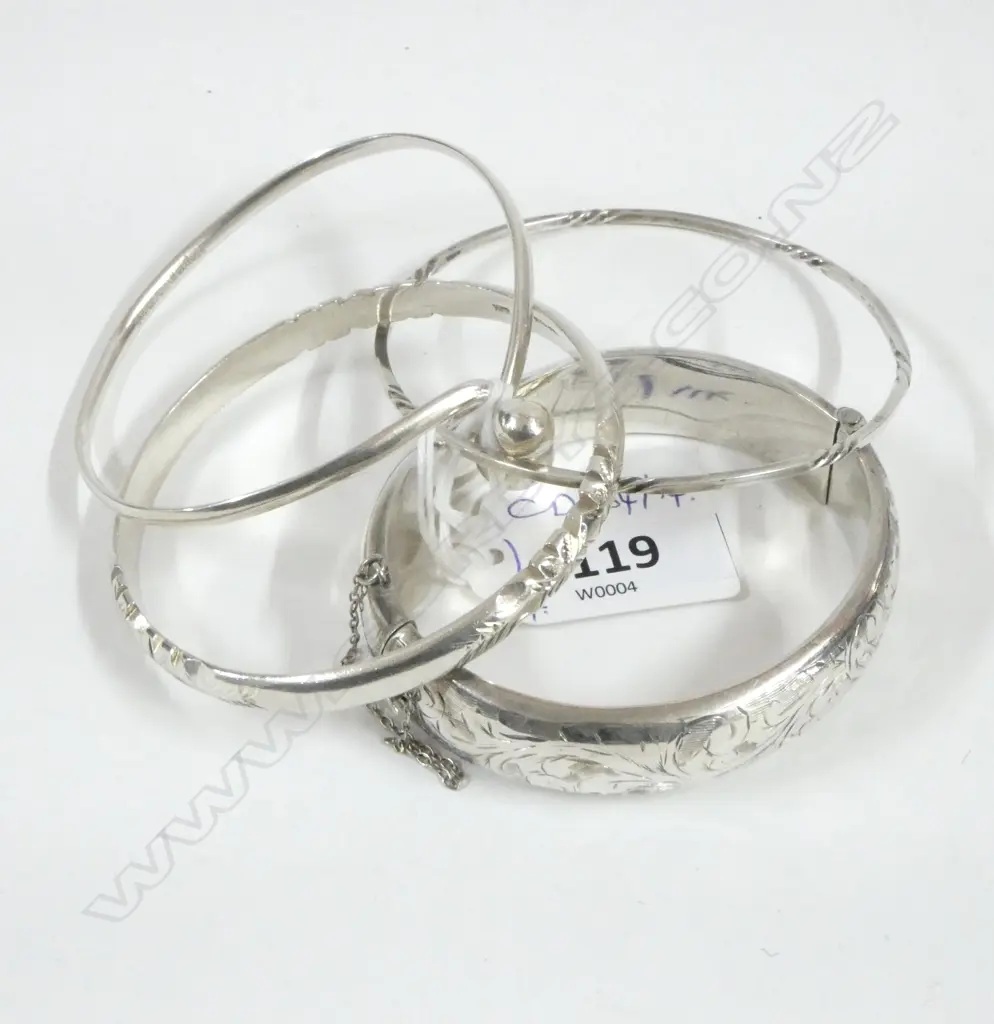 4 STG SILVER BANGLES, 70grms Image 1++