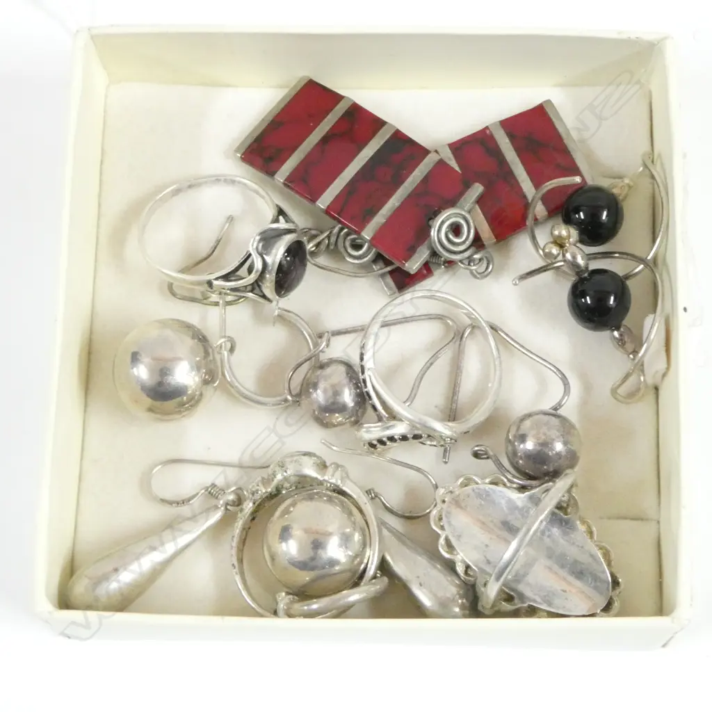 5 PRS SILVER EARRINGS + 4 RINGS Image 1++