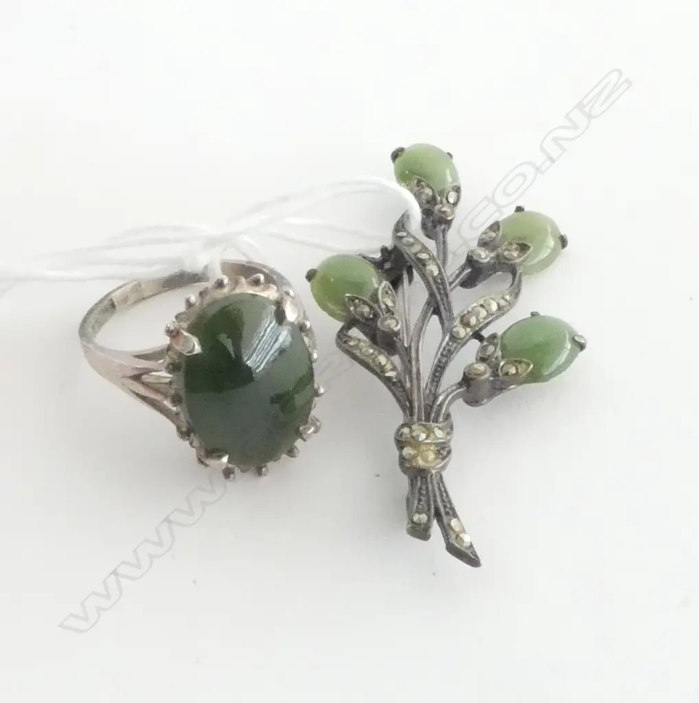 SILVER & POUNAMU LGE RING  SIZE Q & BROOCH of floral design Image 1++