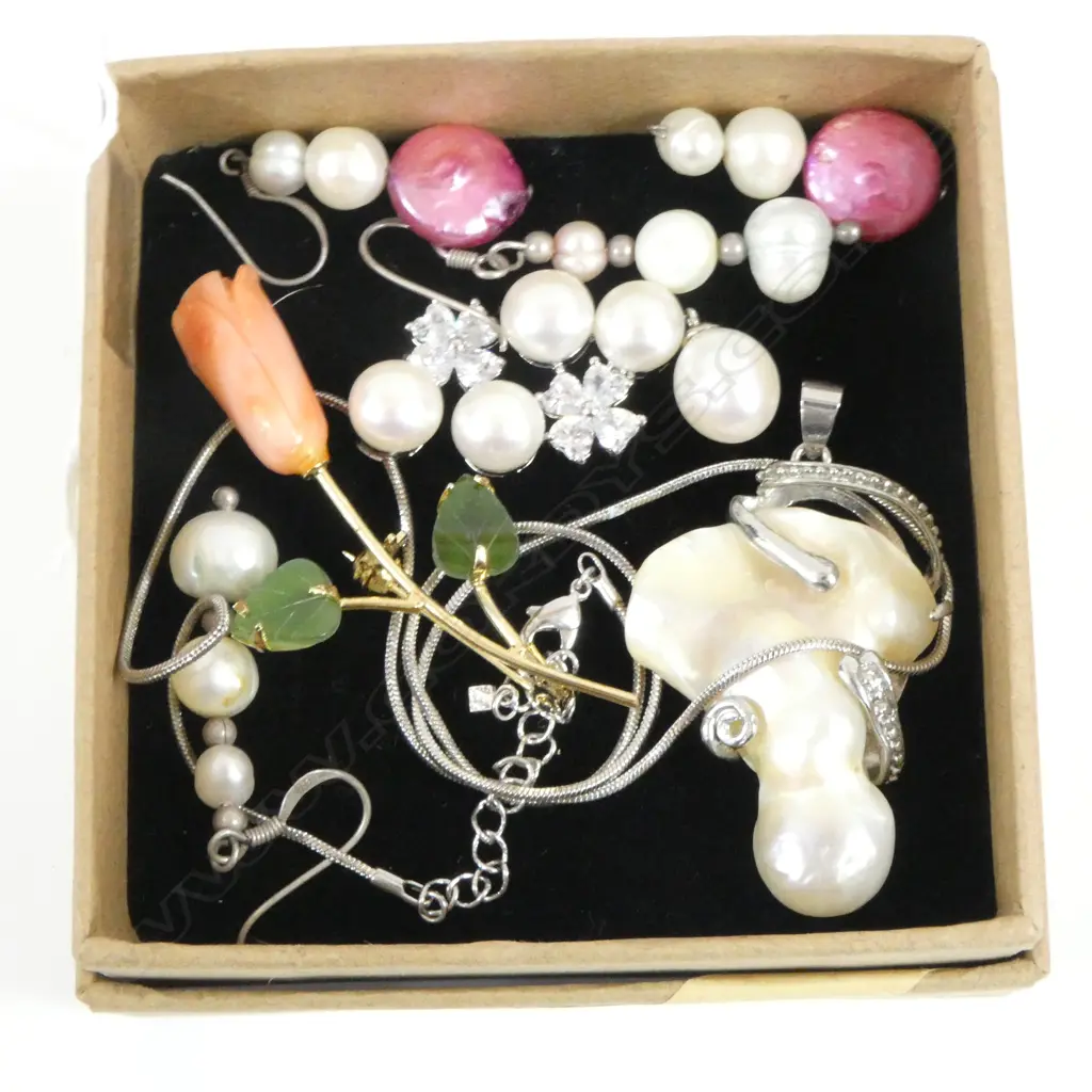 2 PRS PEARL EARRINGS (1 AF) + 2 BROOCHES & NECKLACE Image 1++