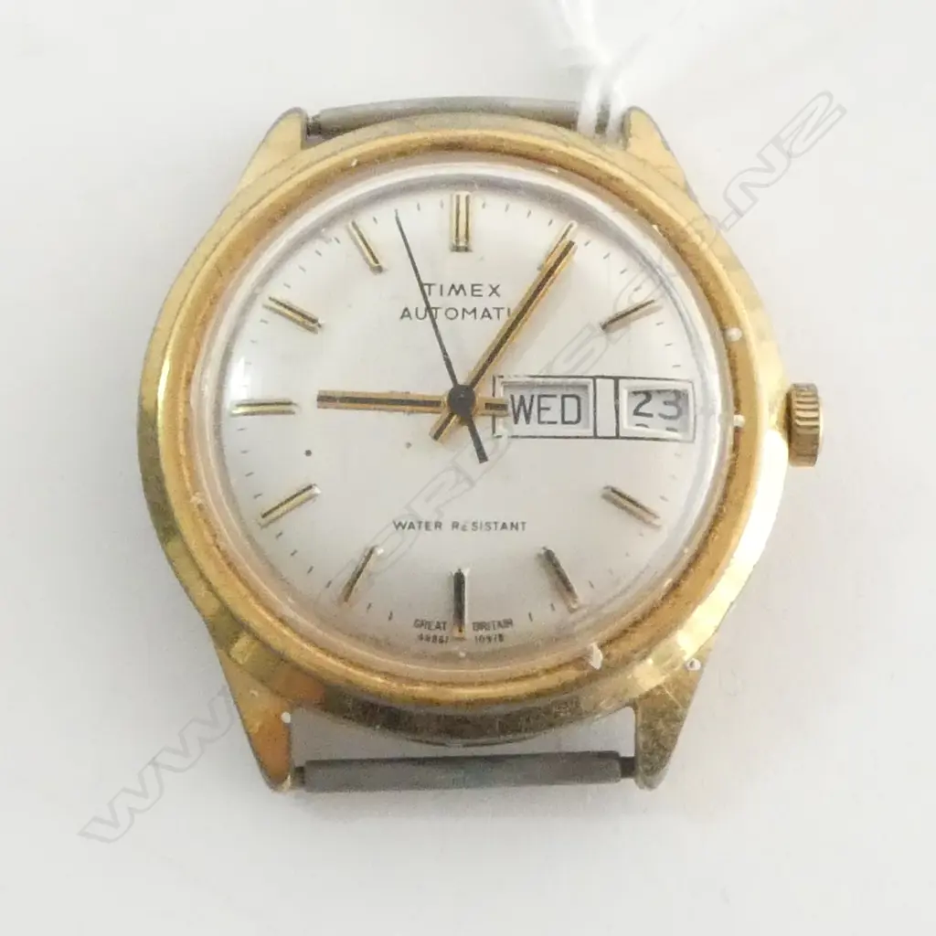 1970's TIMEX GENT'S AUTOMATIC gold plate WRIST WATCH water resistant. Running Image 1++
