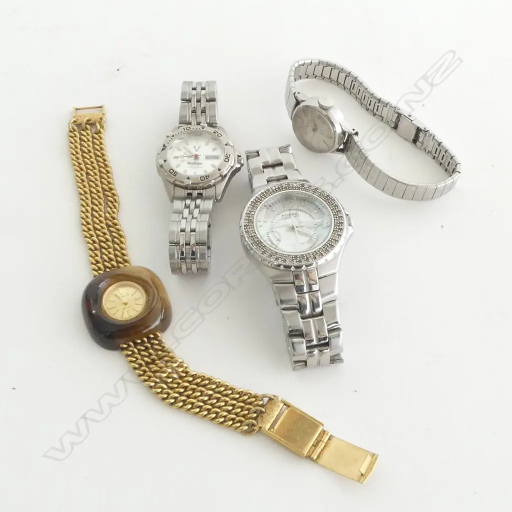 FOUR ASSORTED WRIST WATCHES Image 1++