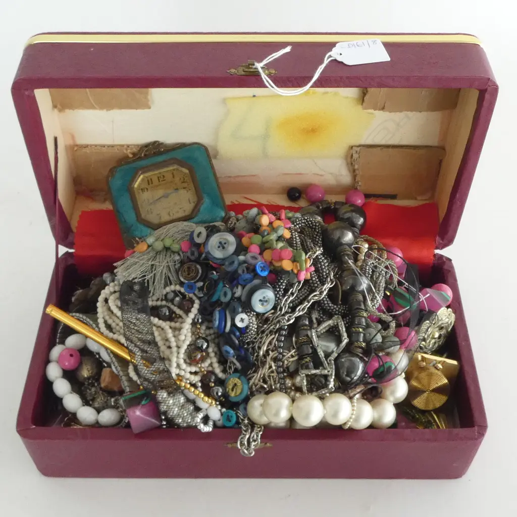 LARGE JEWELLERY BOX FULL OF COSTUME JEWELLERY ETC Image 1++