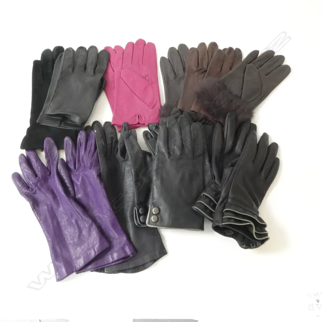 11 PRS OF ASST GLOVES  Image 1++