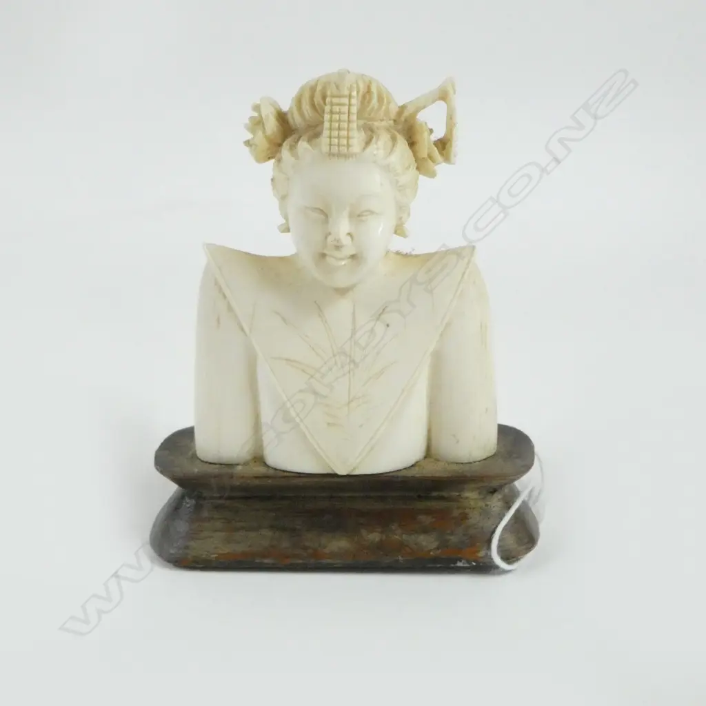IVORY BUST NOBLEWOMAN on WOODEN STAND, H.80mm Image 1++