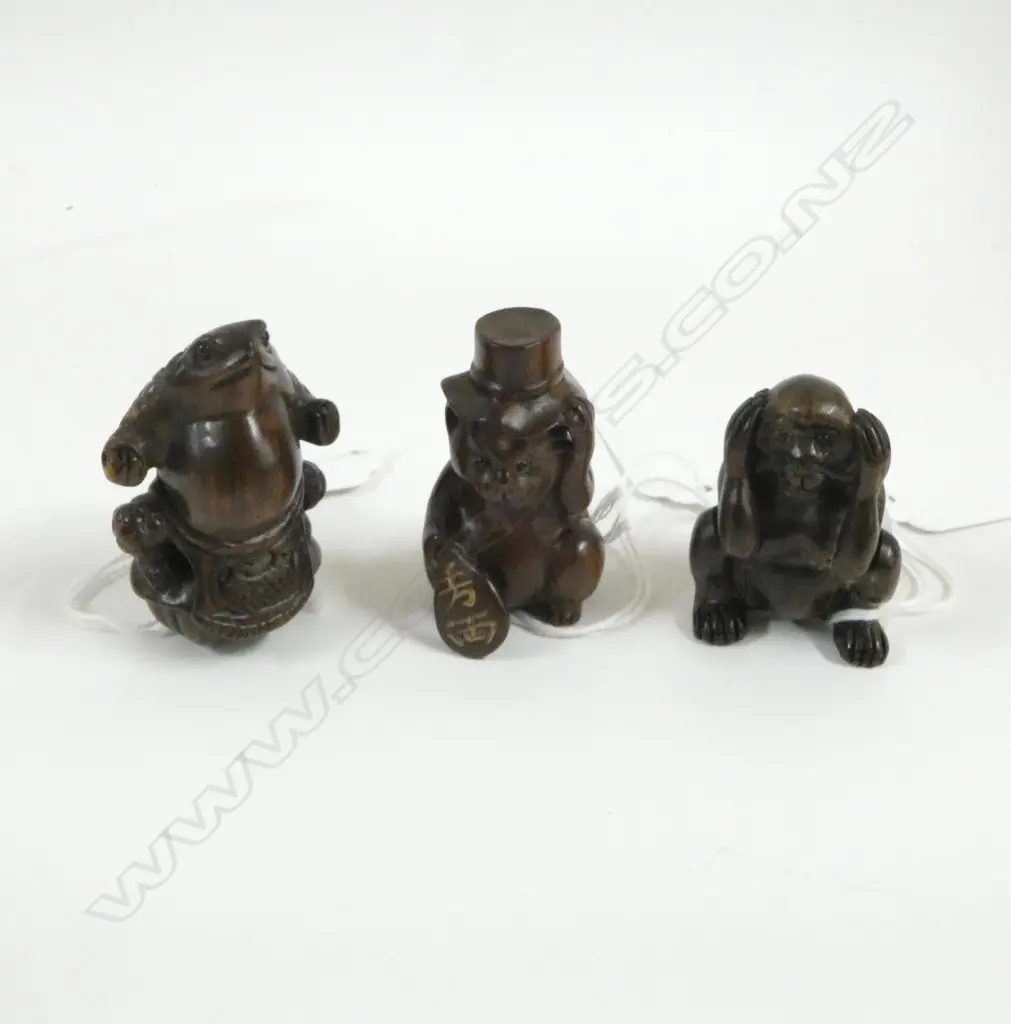 THREE ROSEWOOD NETSUKE; MONKEY, BEAR & FROG Image 1++