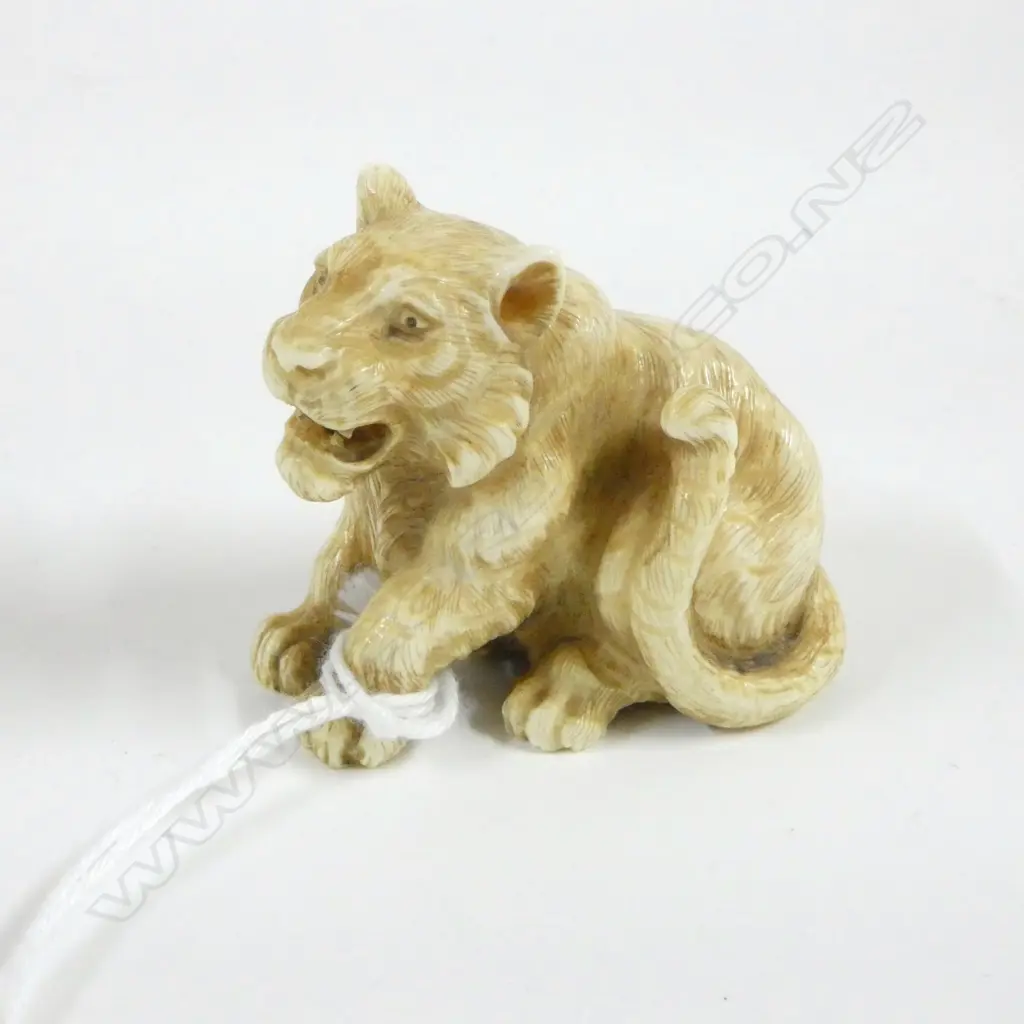 IVORY NETSUKE LION, SIGNED Image 1++