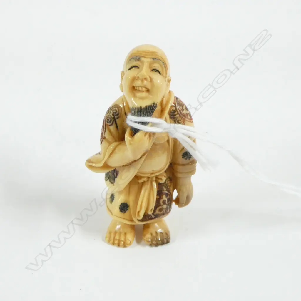IVORY NETSUKE MAN STROKING BEARD in DETAILED CEREMONIAL YUKATA Image 1++