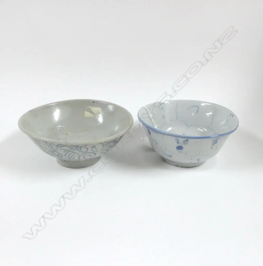 2 SMALL CHINESE B/W BOWLS; LARGEST Dia.145mm Image 1++