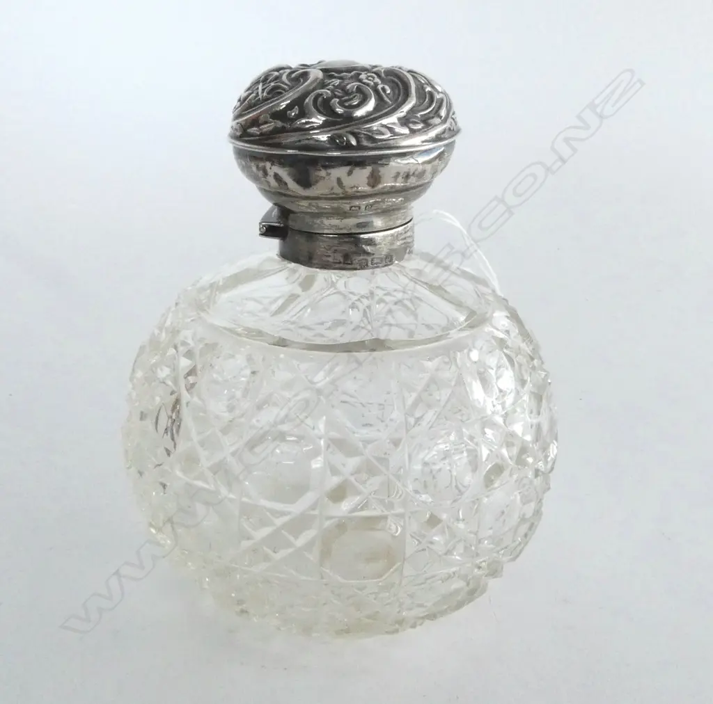 EDWARDIAN EMBOSSED SILVER TOPPED & CUT CRYSTAL SCENT BOTTLE Birmingham 1904 H.126mm MISSING CRYSTAL STOPPER Image 1++