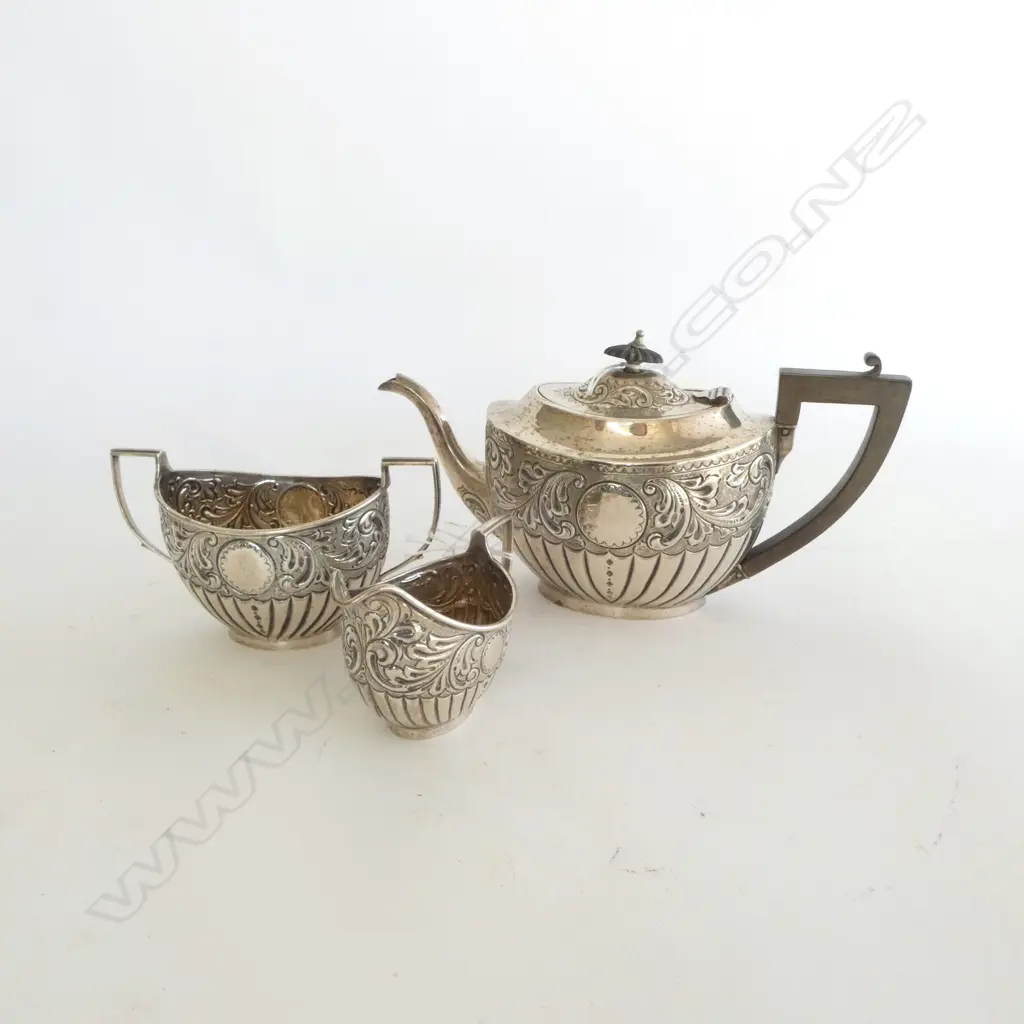 EDWARDIAN SILVER EMBOSSED 3 PCE TEA SET: TEAPOT SUGAR & CREAM Birmingham 1906 686gms Image 1++