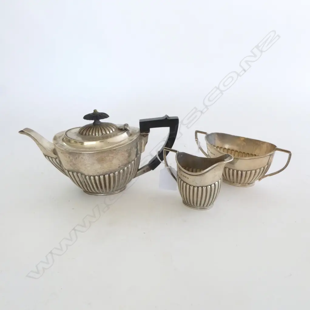 S/S 3 PCE TEA SET:  TEAPOT + SUGAR & CREAM JUG 437gms Image 1++