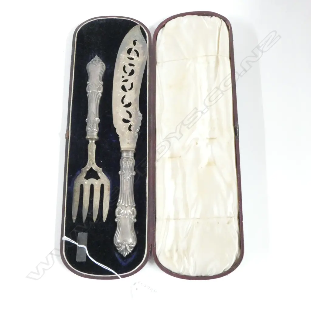 CASED SET VICT S/S SERVING KNIFE 7 FORK TOTAL WIEGHT 280G  Image 1++