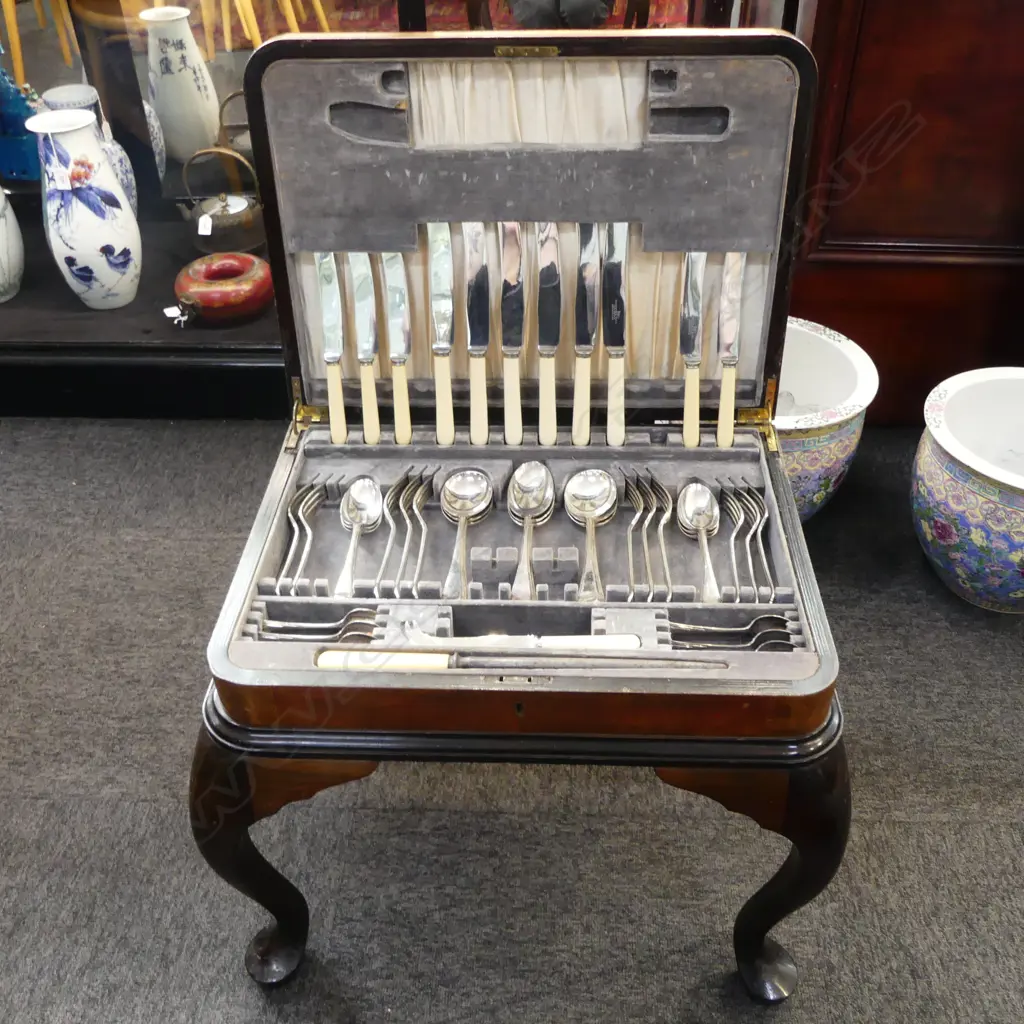 FREESTANDING CUTLERY SET ON CABRIOLE LEGGED CABINET, 530 x 430 x 470mm Image 1++