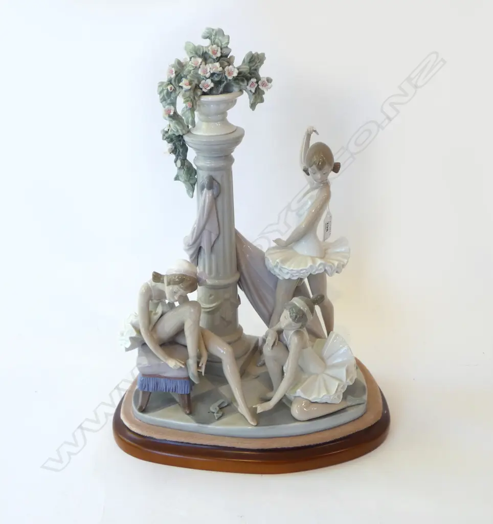LLADRO #5235 'BALLET TRIO' H.470mm SOME DAMAGE TO FLOWERS Image 1++