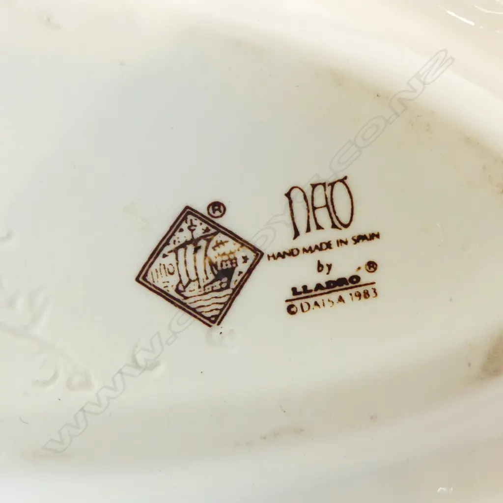 2 NAO WHITE DOVES H.205mm Image 1++