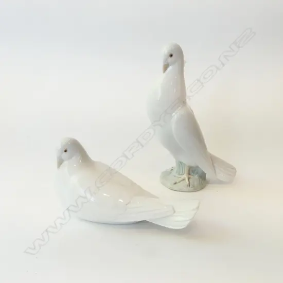 2 NAO WHITE DOVES H.205mm