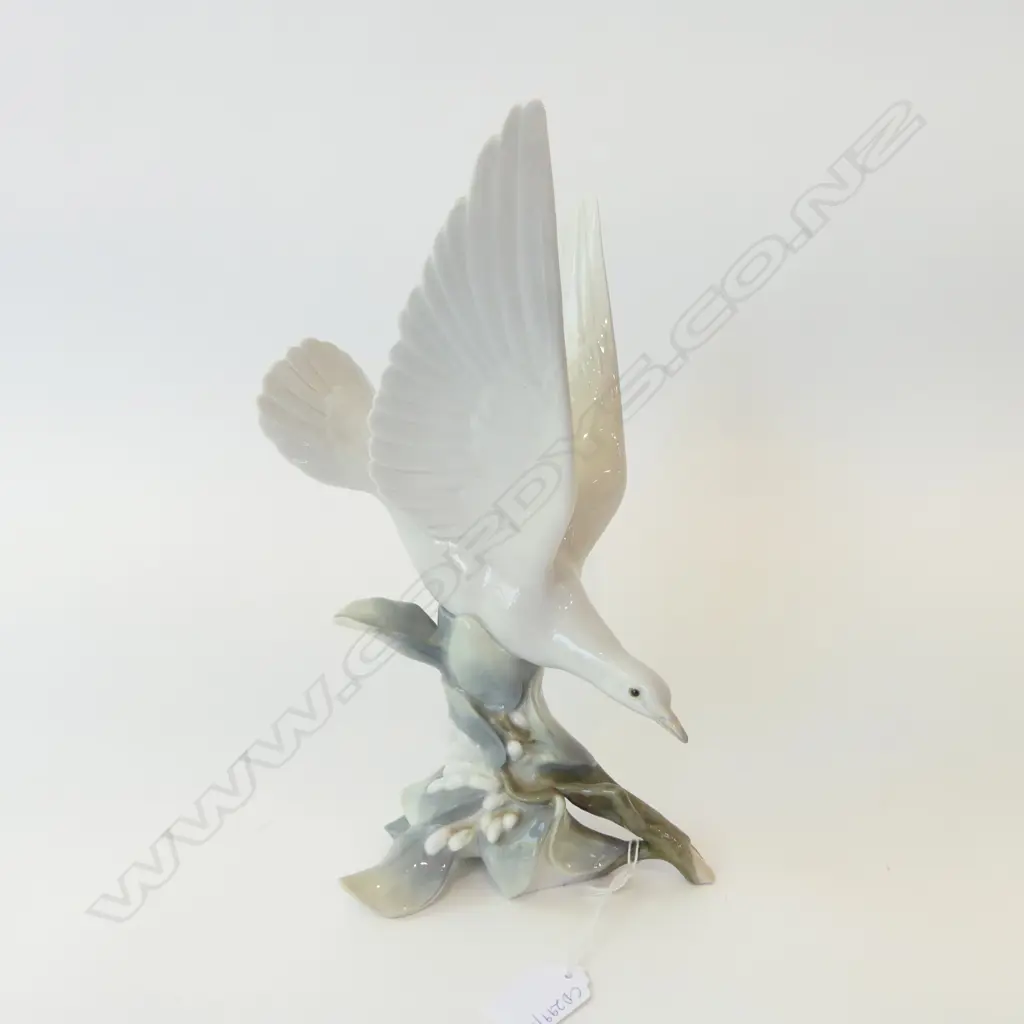 LLADRO DOVE H.295mm Image 1++