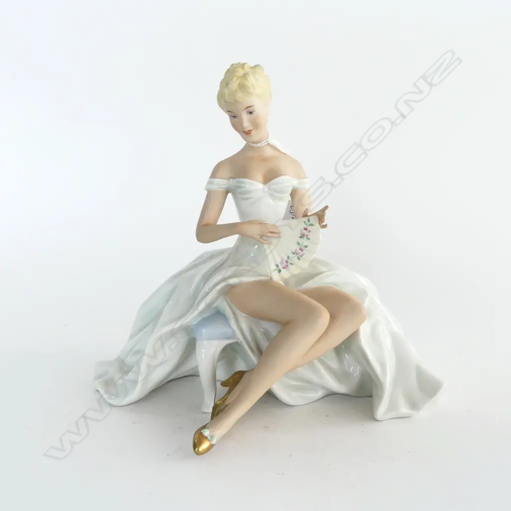 1950's  WALLENDORF PORCELAIN LADY IN BALL GOWN seated w fan H.200mm Image 1++