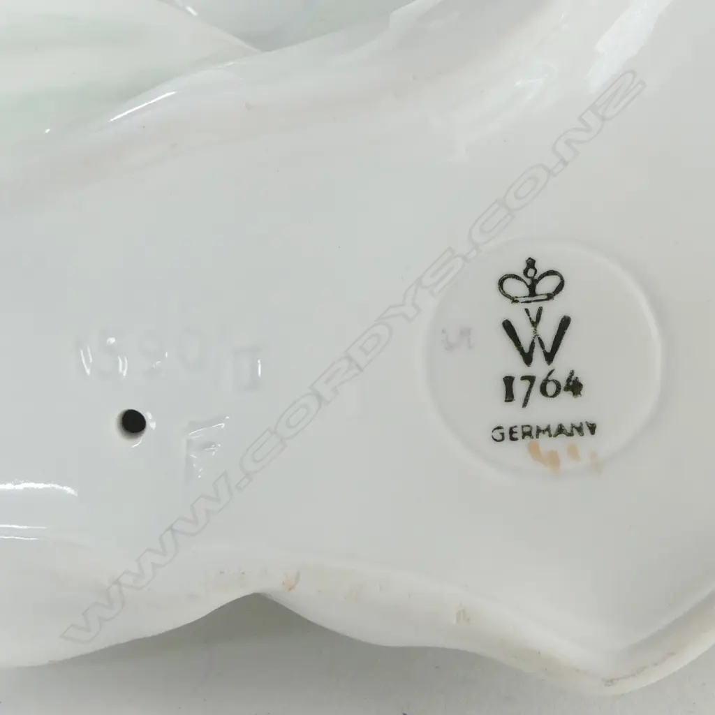 1950's  WALLENDORF PORCELAIN LADY IN BALL GOWN seated w fan H.200mm Image 1++