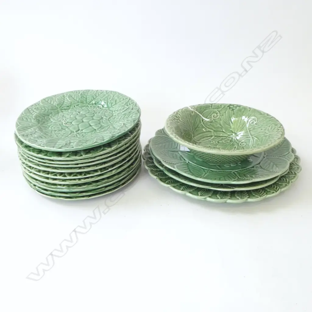 11 BORDALLO PINHEIRO PORTUGAL MAJOLICA SIDE PLATES 200mm dia + BOWL + 3 LARGER PLATES Image 1++