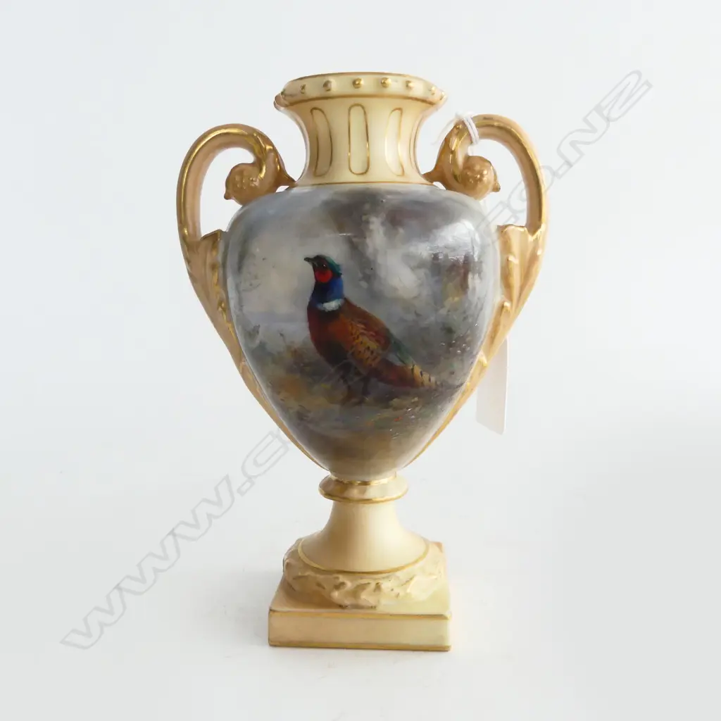ROYAL WORCESTER 1906 PHEASANT HAND PAINTED URN signed by Jas Stinton H.148mm Image 1++