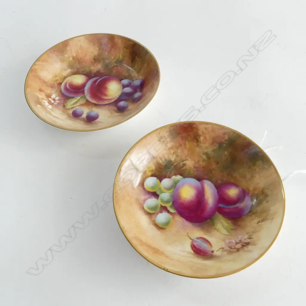 2 ROYAL WORCESTER HAND PAINTED FRUIT DISH Dia.100mm. Signed Wilson Image 1++