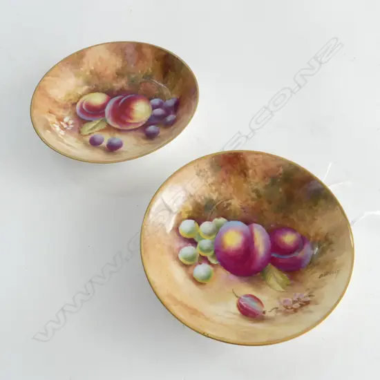 2 ROYAL WORCESTER HAND PAINTED FRUIT DISH Dia.100mm. Signed Wilson