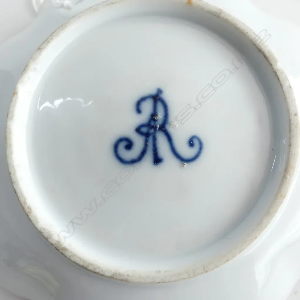 MEISSEN 19thC CHOCOLATE CUP SAUCER DISH panelled & gilded L.137mm Image 1++