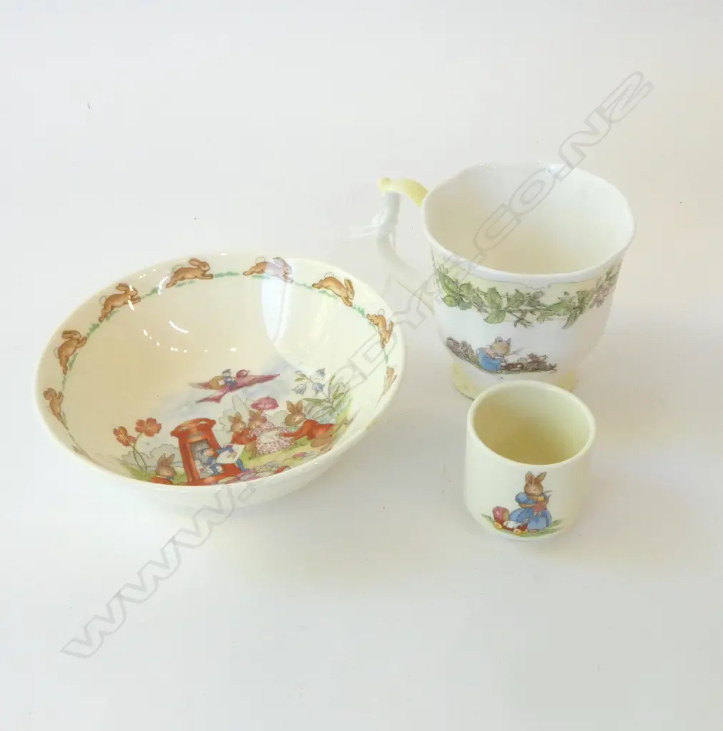3 PCES ROYAL DOULTON; 2 'BUNNYKINS' & SPRING BEAKER  Image 1++