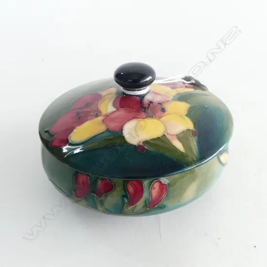 LIDDED MOORECROFT BOWL DIA120MM