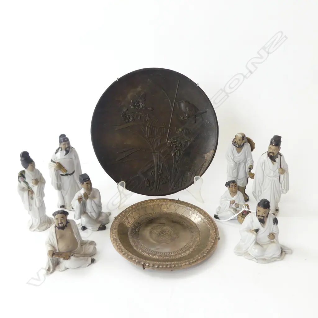 8 ORIENTAL MUD MEN H.130mm + 2 METAL PLATES 210mm dia Image 1++