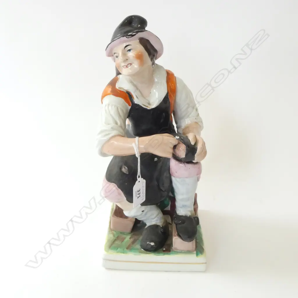 CERAMIC COBBLER FIGURE H.300mm Image 1++