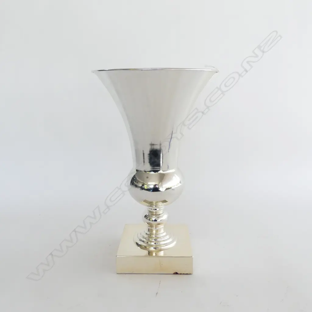 LG SILVER COLOURED METAL VASE H.405mm Image 1++