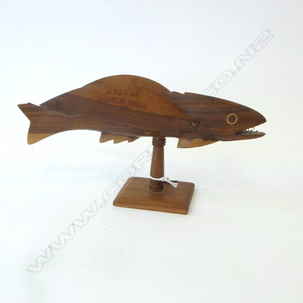 ADREW YOUNG PITCAIRN ISLAND CARVING L.300mm (SMALL LOSS ON TAIL) Image 1++