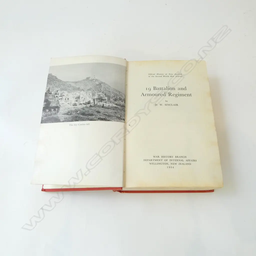 OFFICIAL HISTORY OF NEW ZEALAND IN WWII  '19 BATTALION AND ARMOURED REGIMENT' (NO DUST COVER), Image 1++