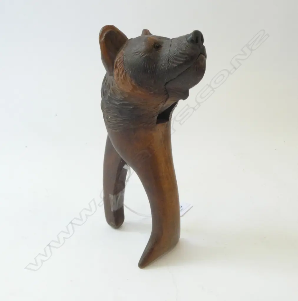 OLD CARVED BLACK FOREST WOODEN BEAR HEAD NUTCRACKER H.190mm CATALOGUE ALTERATION NOTE: crack to top of snout Image 1++