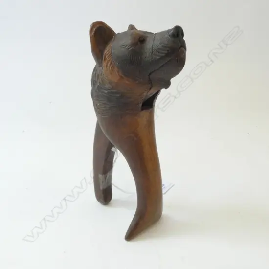 OLD CARVED BLACK FOREST WOODEN BEAR HEAD NUTCRACKER H.190mm CATALOGUE ALTERATION NOTE: crack to top of snout