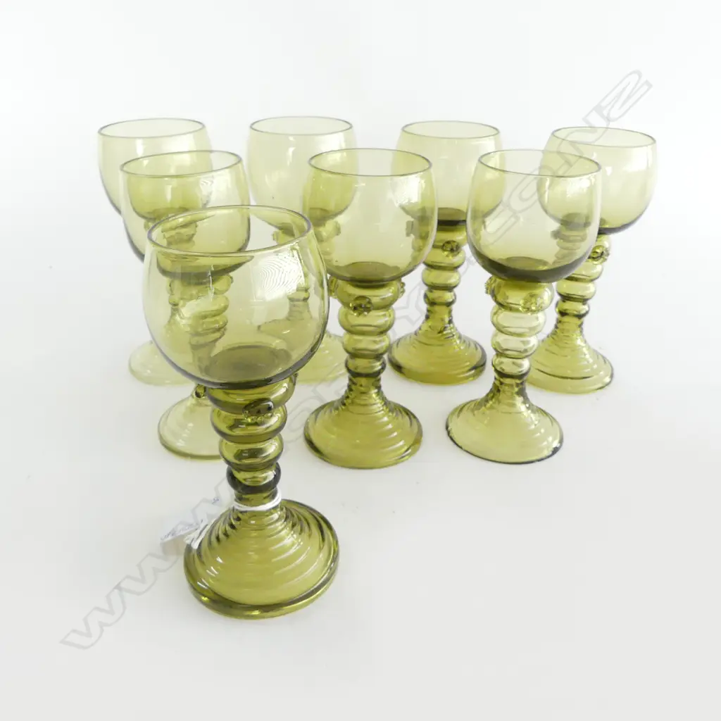 8 GREEN WINE GLASSES H.155mm chips to base Image 1++