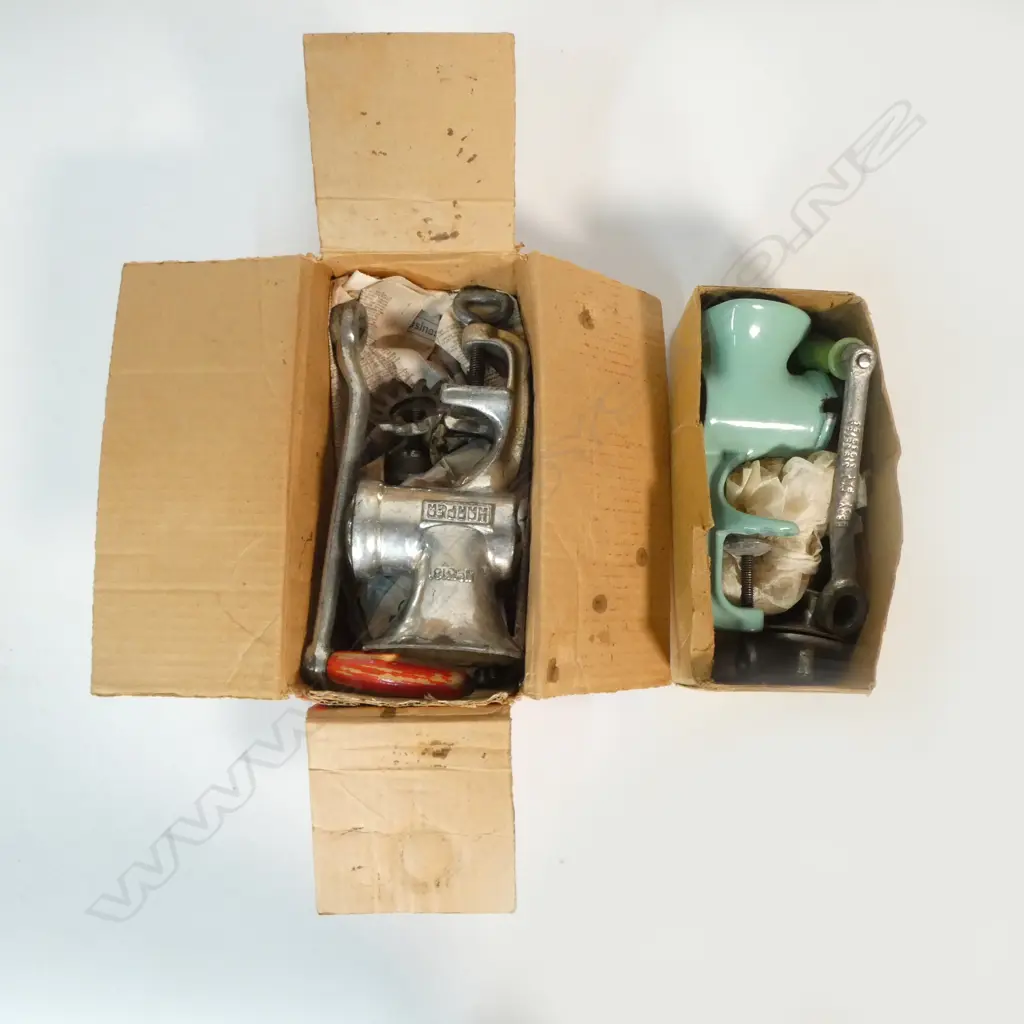 2 SML METAL HARPER TABLETOP MINCERS IN ORIGINAL BOXES LARGEST 120x240x100mm Image 1++