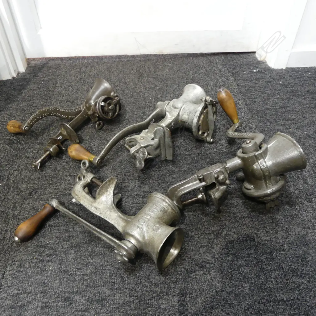 (2222/3625/3583/3613) COLLECTION OF 4 VINTAGE CAST IRON MEAT MINCERS  Image 1++