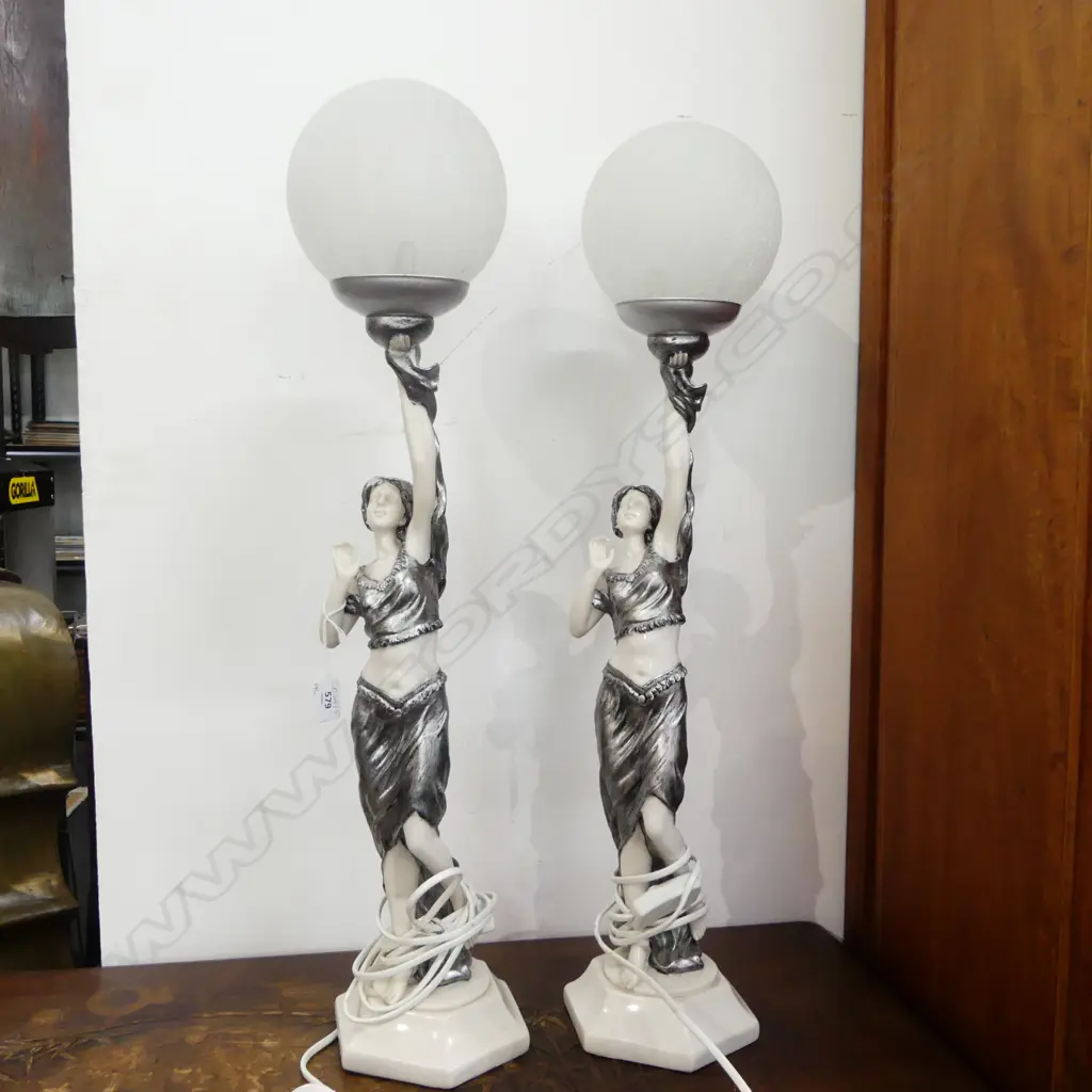 2 RESIN FIGURINE LAMPS H.700mm Image 1++