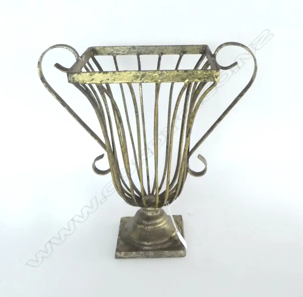 GOLD METAL URN H.405mm Image 1++