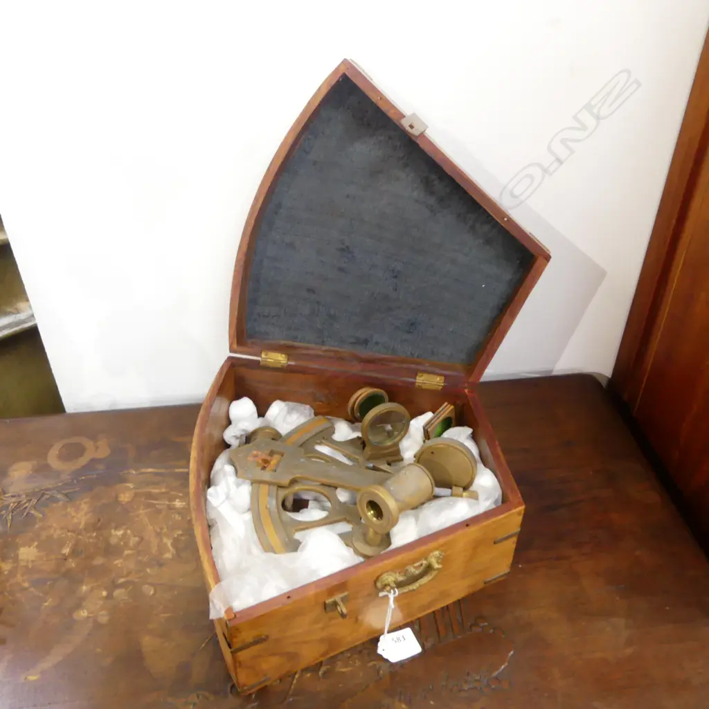 REPRODUCTION BRASS SEXTANT Image 1++