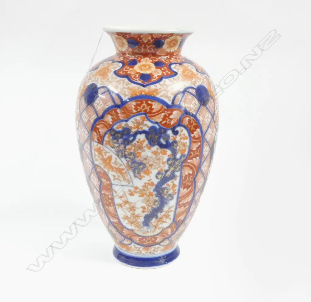 IMARI VASE H.275mm (small graze to rim) Image 1++
