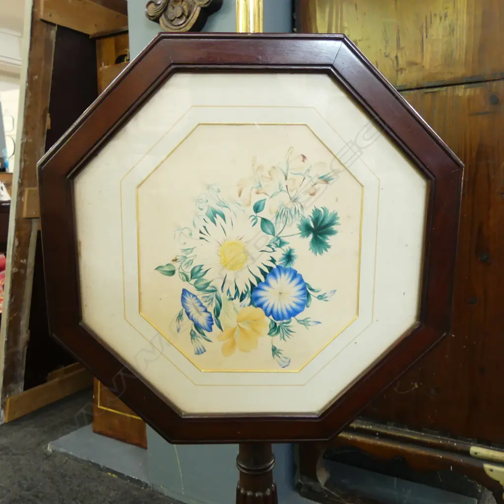 MAHOGANY POLESCREEN ON TREFOIL BASE, H1460mm Image 1++